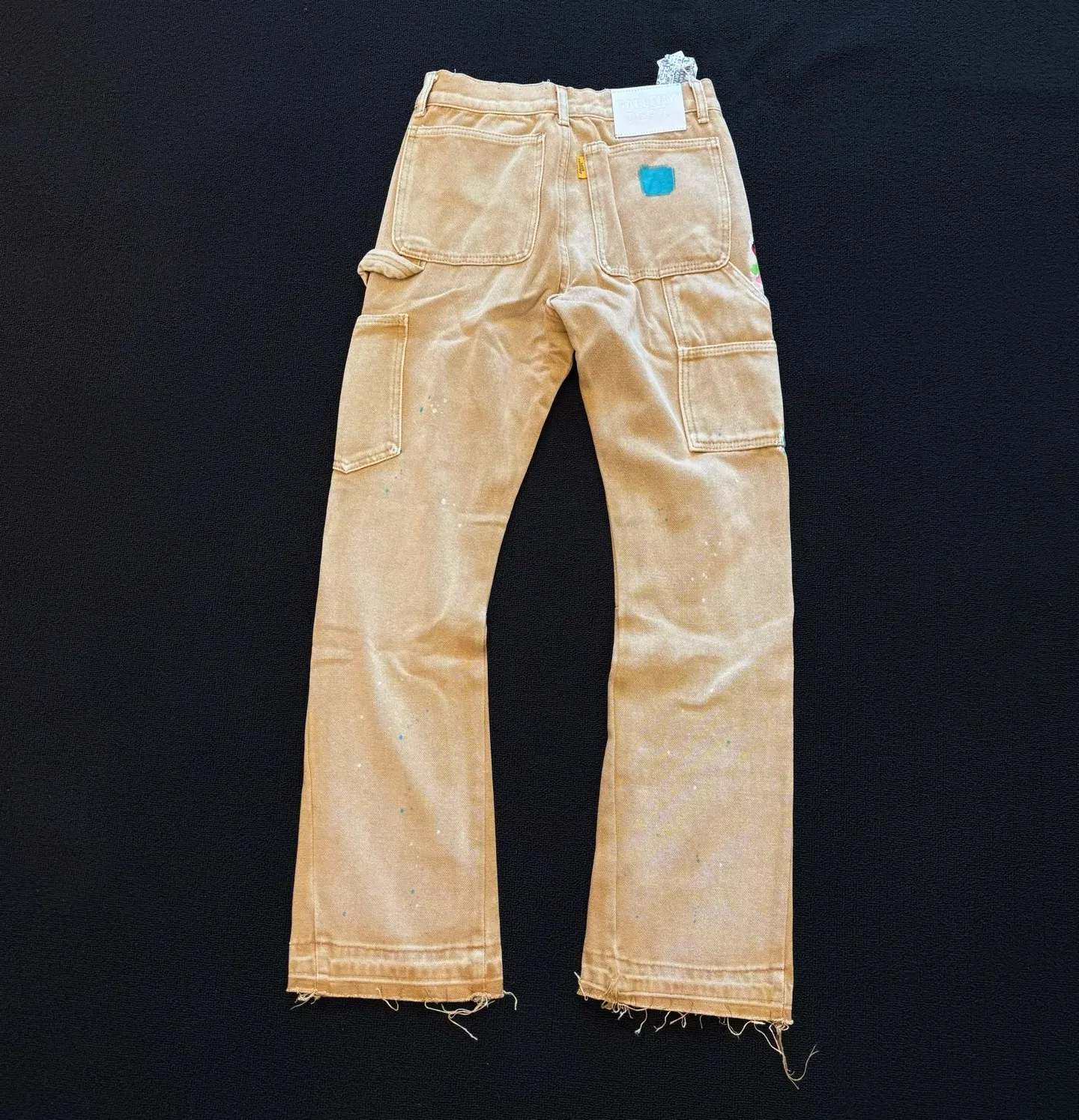 P230 model number: D402 GALLERY DEPT micro-flared distressed distressed jeans, three-dimensional version, loose and comfortable, not picky about body shape, factory precision, original factory quality control, same style for men and women, can be matched with couples, versatile recommendation, essential denim for all seasons, made of heavy-duty washed pure cotton denim fabric, after washing, soft and thick, very stylish when worn. Size: 28, 30, 32, 34, 36 (S-XXL) Color: Splicing Size reference # 28 pants length 100 waist 72 30 pants length 102 waist 76 32 pants length 104 waist 80 34 pants length 106 waist 84 36 pants length 108 waist 88